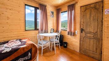 Basic Cabin, Balcony, Mountain View | Free WiFi, bed sheets