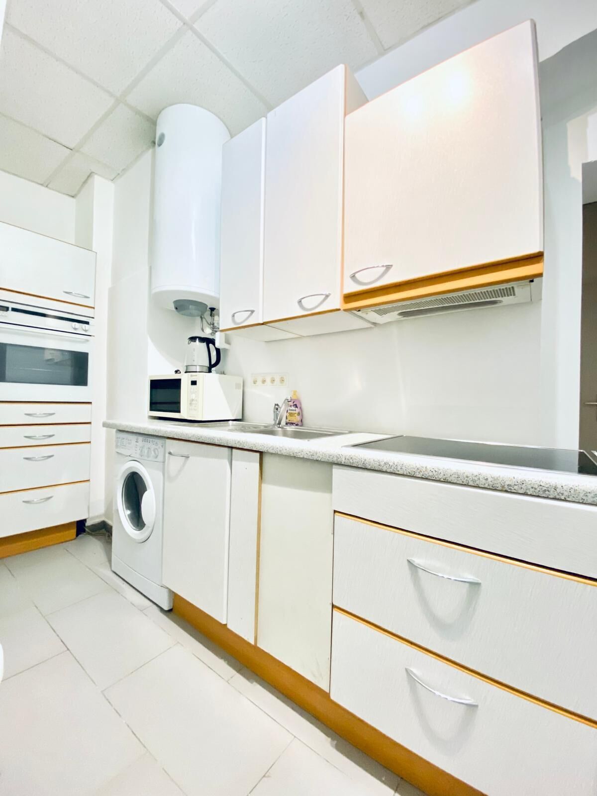 Basic Apartment | Private kitchen | Mini-fridge, microwave, oven, stovetop