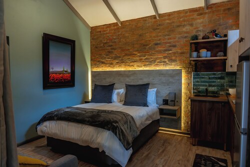 Gillford Alley luxury bachelor living in charming Benoni for a relaxing stay