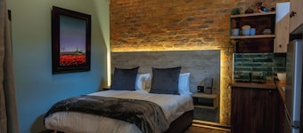 Gillford Alley luxury bachelor living in charming Benoni for a relaxing stay