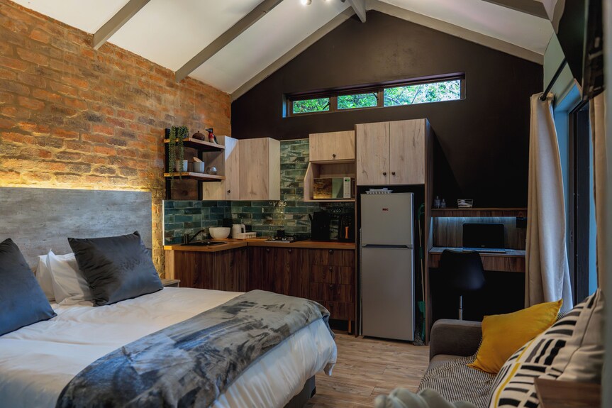 Gillford Alley Luxury Bachelor Living In Charming Benoni For A Relaxing Stay - Benoni