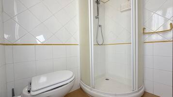 Doccia, bidet, asciugamani