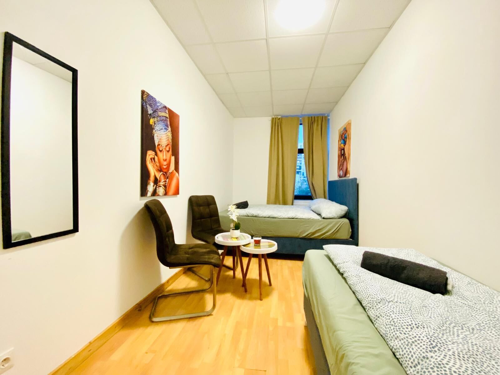 Basic Room | Iron/ironing board