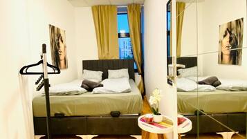 Basic Room | Iron/ironing board