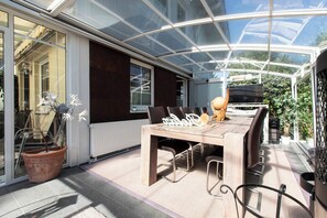 Outdoor dining - Vrbo Property (Redlham)