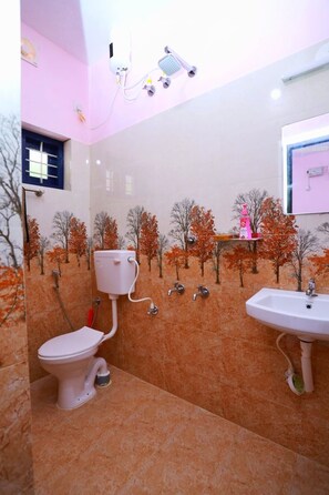 Quarto luxo, varanda | Banheiro | Chuveiro, toalhas de banho, sabonete, shampoo