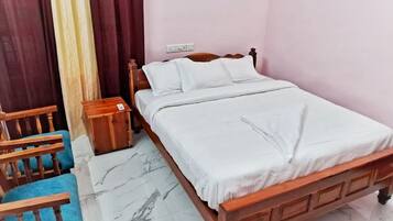 Habitación Deluxe, patio | Escritorio, espacio para trabajar con laptop y wifi gratis