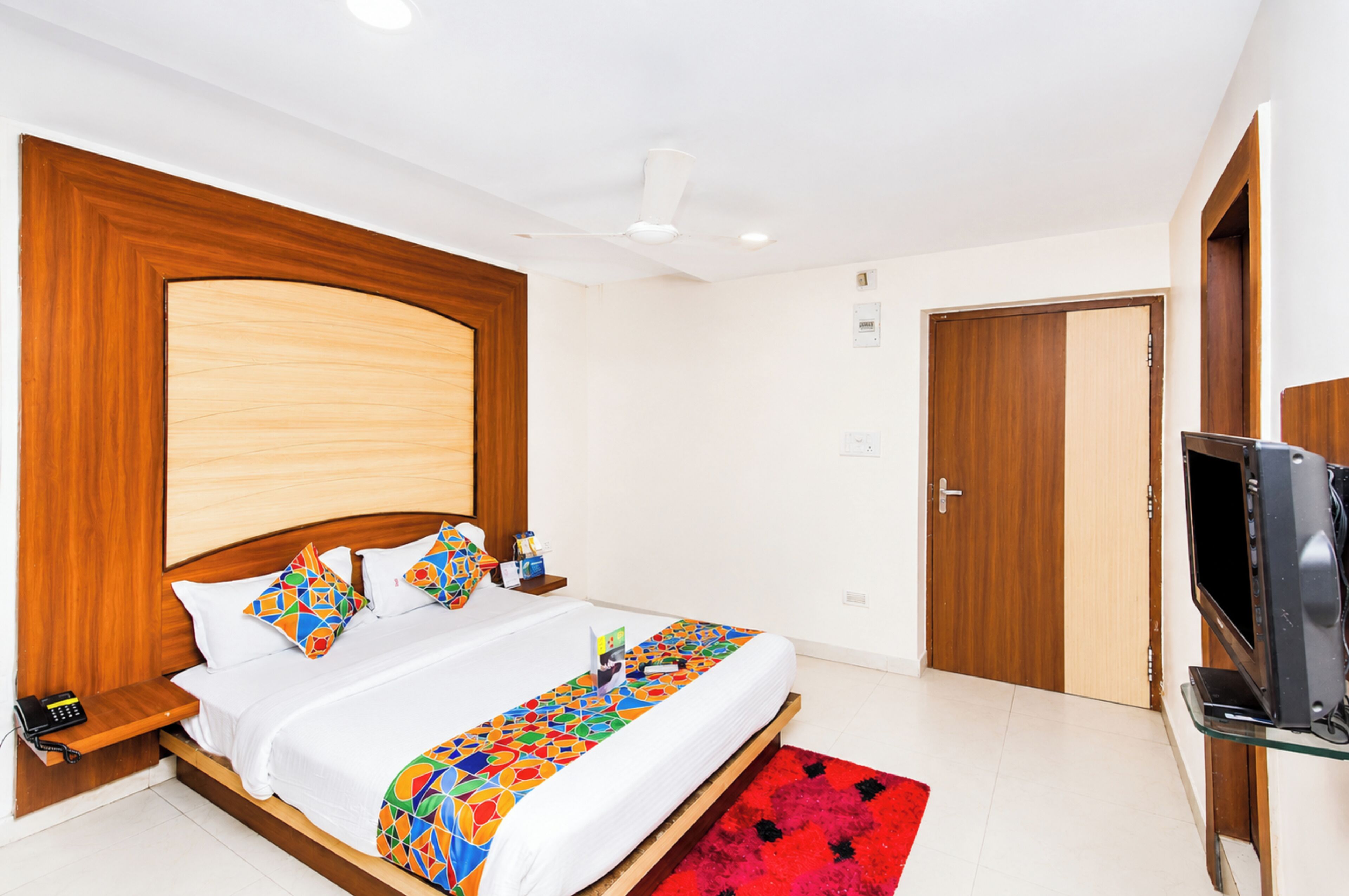 Hypo-allergenic bedding, desk, soundproofing, free WiFi