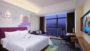 Panoramic Single Room, River View | Desk, laptop workspace, free WiFi