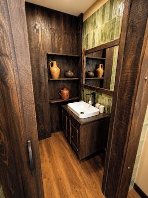 Luxury Suite, City View | Bathroom | Separate bathtub and shower, free toiletries, hair dryer, slippers - The Mysteri Sapa (Sa Pa)