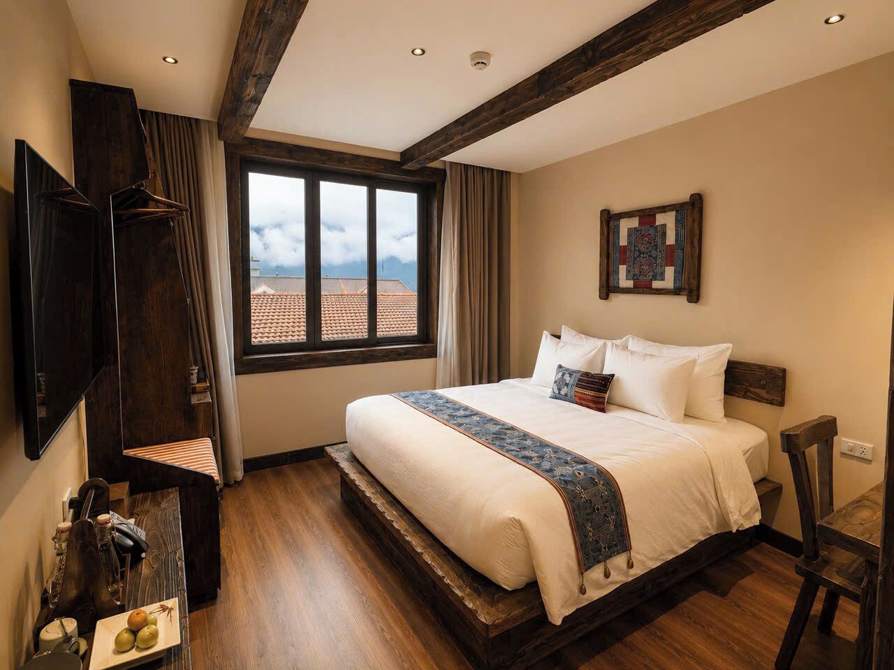 Deluxe Double Room, Mountain View | Desk, blackout curtains, soundproofing, free WiFi