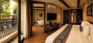 Luxury Suite, City View | Desk, blackout curtains, soundproofing, free WiFi - The Mysteri Sapa (Sa Pa)