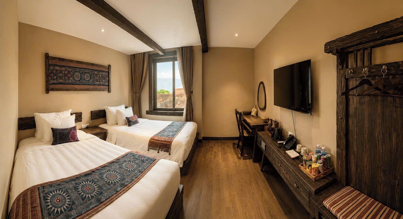 Family Double Room | Desk, blackout curtains, soundproofing, free WiFi