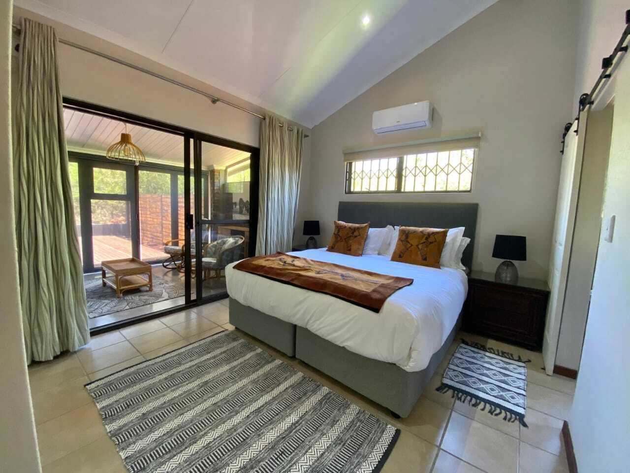 Kruger Border Bush Retreat: Private Pool, Outdoor Bath & Roaming Wildlife - Marloth Park