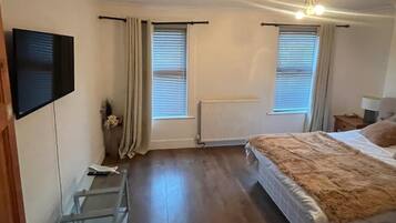 3 bedrooms, iron/ironing board, free WiFi