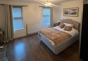 3 bedrooms, iron/ironing board, WiFi (free), bed sheets