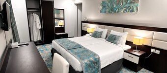 Open  Hotel 