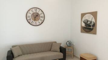 Apartment, Courtyard View | Living area