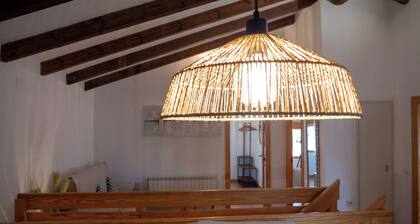Charming cottage ideal for families and friends! Large patio and barbecue