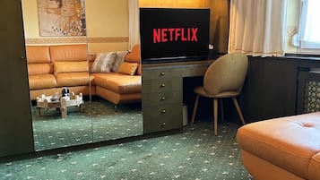 Smart-TV, DVD-Player, Bücher, Musikbibliothek