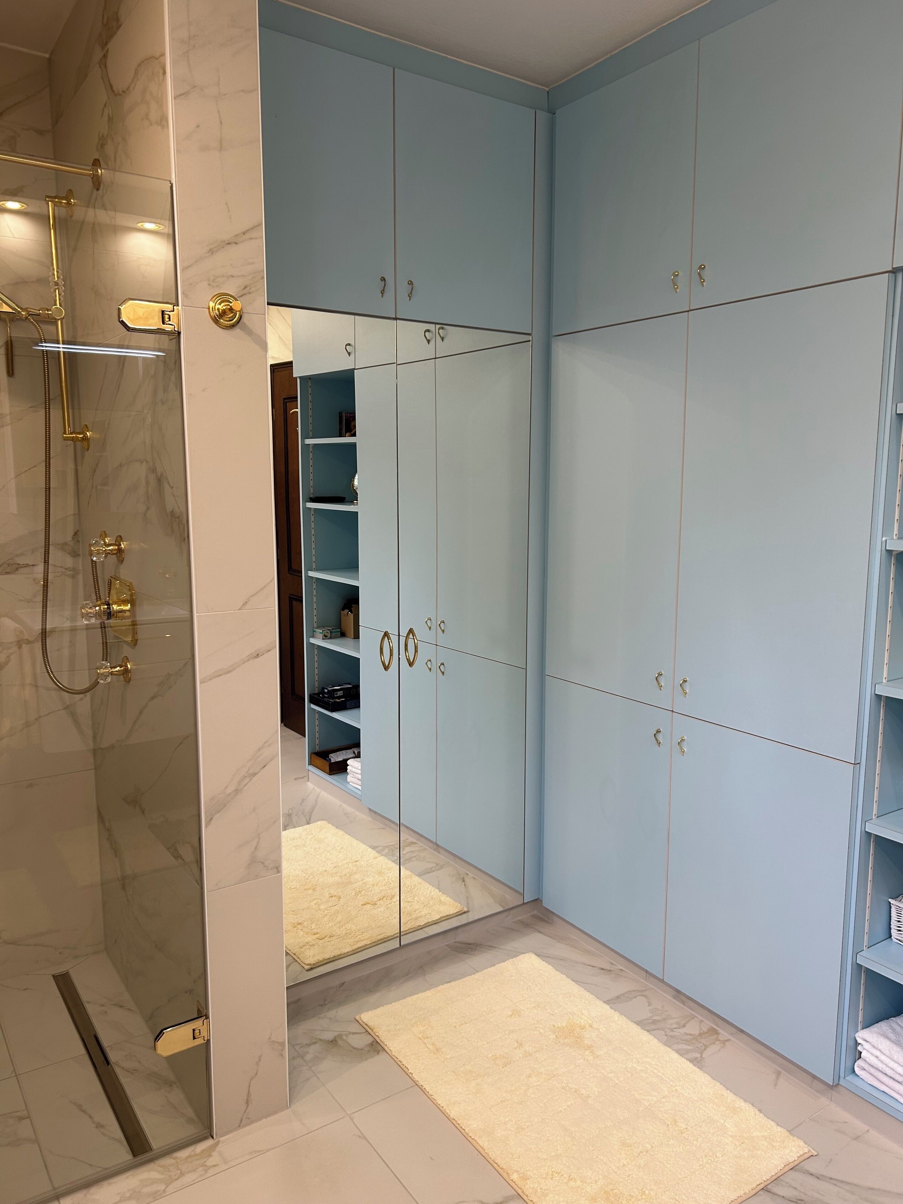 Dusche, umweltfreundliche Kosmetikartikel, Haartrockner, Bidet