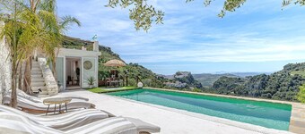Stylish House in Nature - Calm & Bright Living