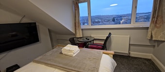 Cozy Double Bedroom with Private Bathroom