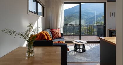*NEW* BREATH Quiet Hideaways, Hobart, Tasmania - Ironbark