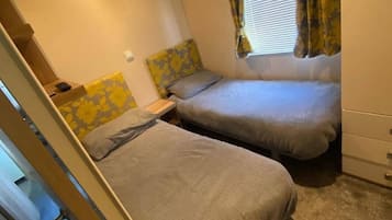 2 bedrooms, iron/ironing board, free WiFi, bed sheets