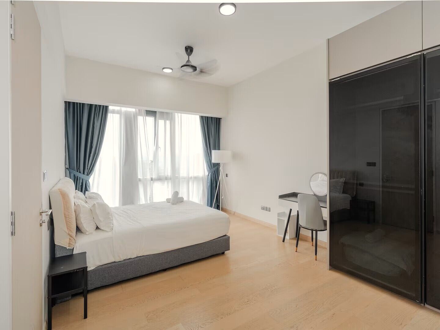 Apartment, 1 Bedroom, City View | Meja, seterika/papan seterika, Wi-fi percuma, cadar katil 