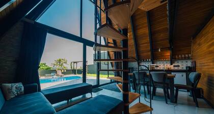 Luxury 2BR Sapanca Bungalow Private Heated Pool, Jacuzzi & Stunning Lake View