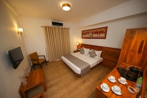Deluxe Double Room, Balcony, Mountain View | Laptop workspace, free WiFi - BPR Asgiriya - Kandy (Kandy)