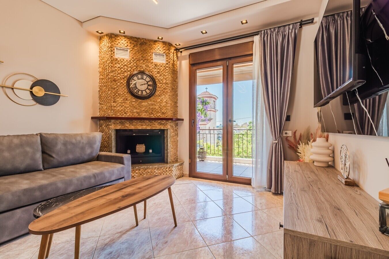 TV, fireplace