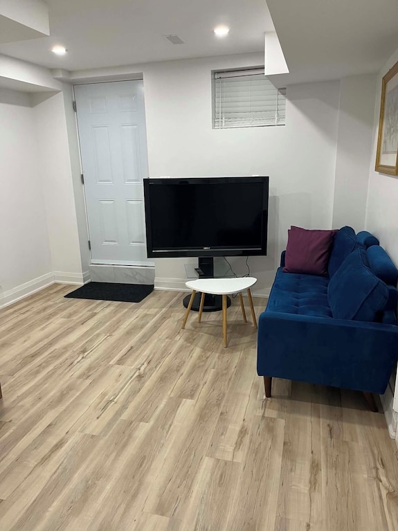 Basement Bedroom 1 With Washroom, Thorold, On - Welland