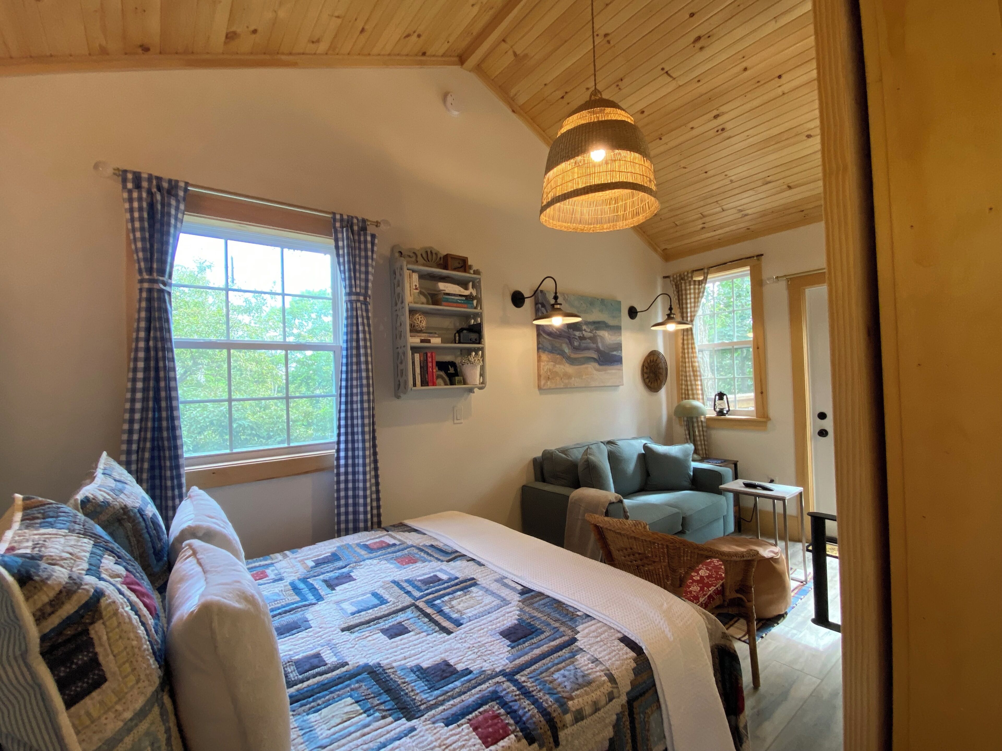 1 bedroom, iron/ironing board, internet, bed sheets