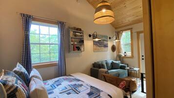1 bedroom, iron/ironing board, internet, bed sheets