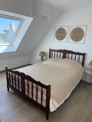 Room - Vrbo Property (Plouguerneau)