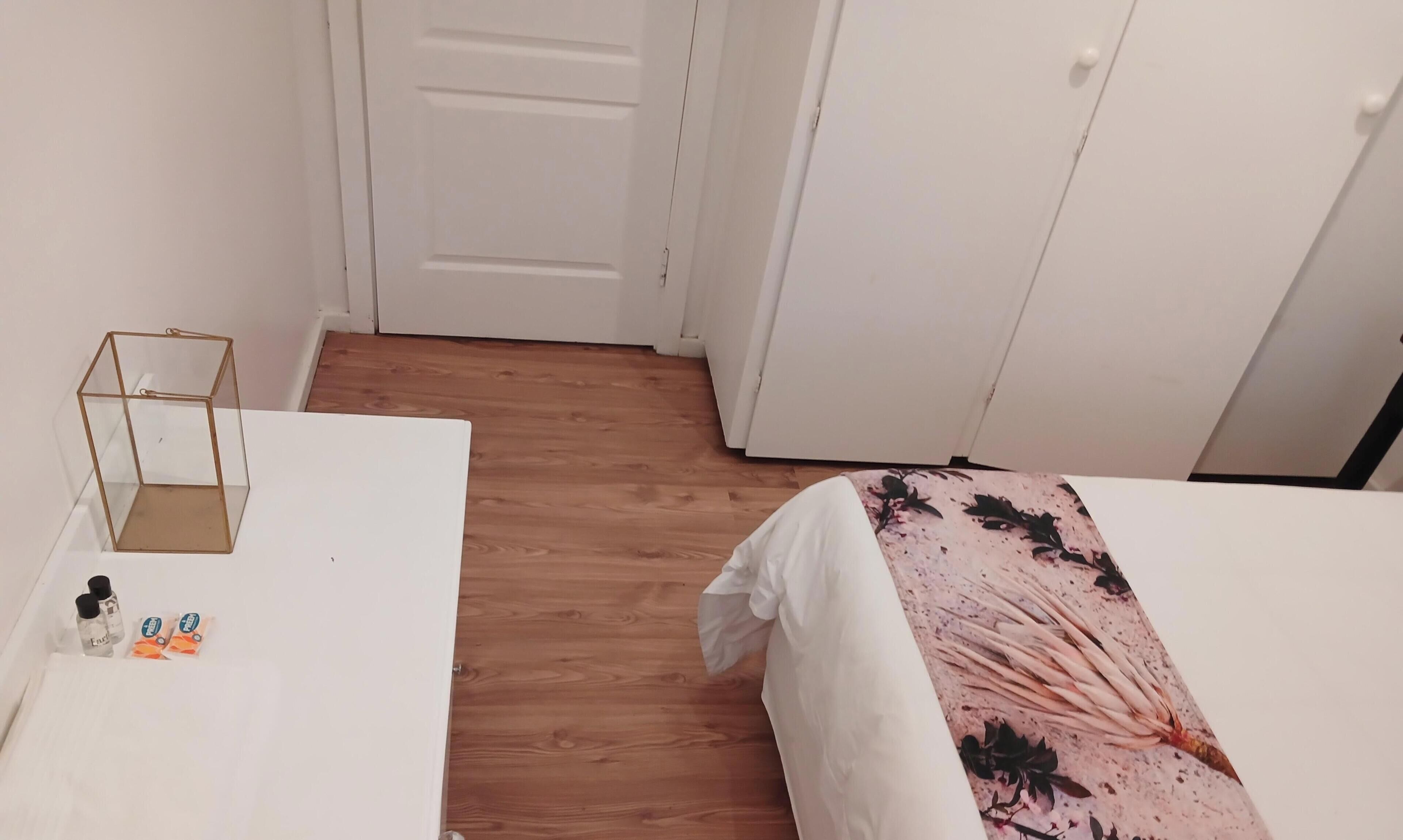 3 slaapkamers, een kluis op de kamer, een strijkplank/strijkijzer