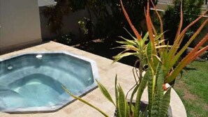 Bañera de hidromasaje exterior