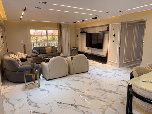 Spacious 3-bedroom apartment in tranquil Giza Governorate with AC
