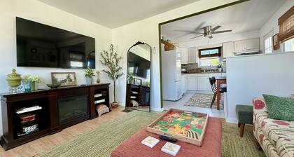 Charming 2BR, steps to Hawk Haven, near Beaches