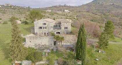 petit cocon dans une ancienne magnanerie, en pleine garrigue du sud ArdĂšche