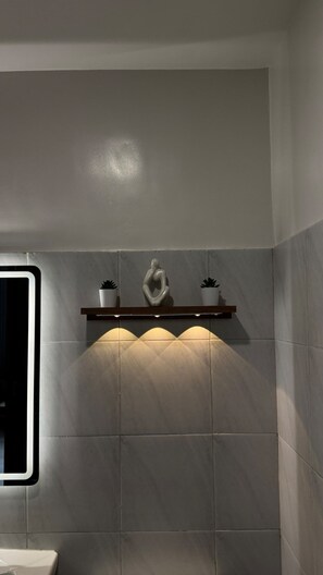Comfort Studio, Kitchenette, Mountain View | Bilik Mandi | Pancuran mandi, tuala disediakan, sabun, syampu 