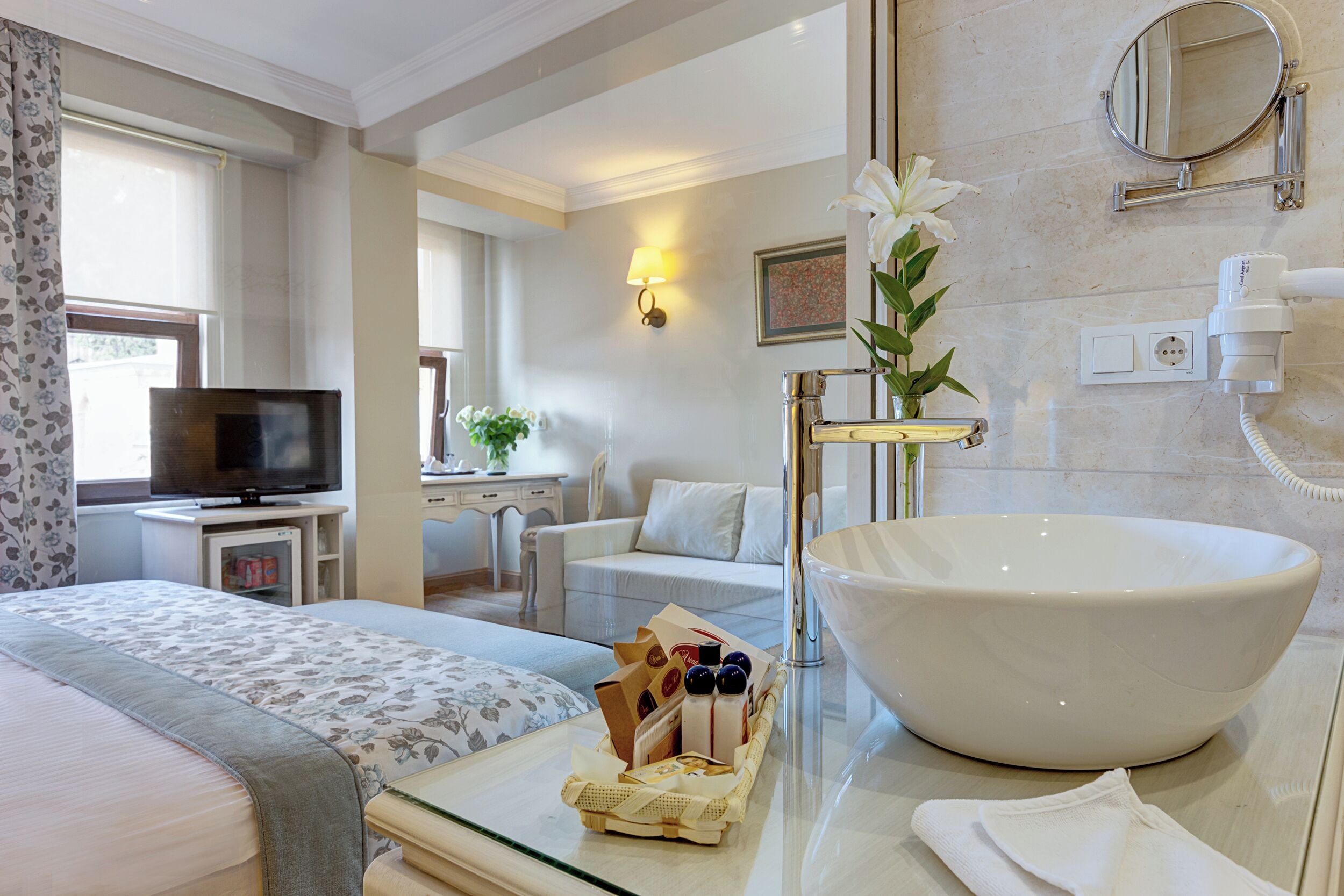 Luxury Double Room | Premium bedding, minibar, free WiFi, bed sheets