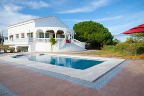 Pool - Villa El Dorado – Private Oasis near the Beach (Estepona)