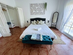 Desk, WiFi - Villa El Dorado – Private Oasis near the Beach (Estepona)