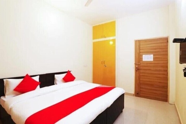 Deluxe Double Room, Balcony, Mountain View | Desk, laptop workspace, iron/ironing board (on request), WiFi (free)