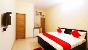 Deluxe Double Room, Balcony, Mountain View | Desk, laptop workspace, iron/ironing board (on request), free WiFi - Casa Bella  (Sohna)