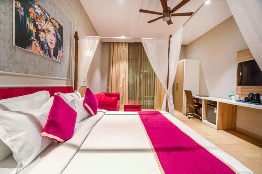 Superior Double Room, Pool View | Free WiFi, wheelchair access