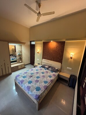 Desk, iron/ironing board, free WiFi - Serene 3-bedroom apartment with AC in charming Udupi (Udupi)